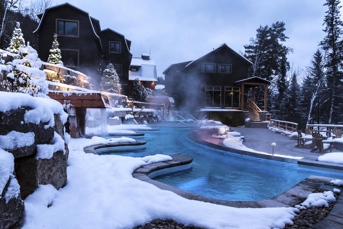 Spa Scandinave Mont-Tremblant — bain nordique extérieur l'hiver